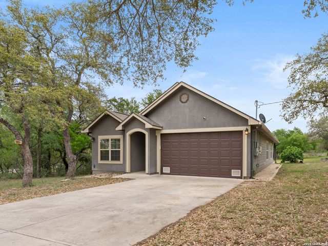 215 County Road 3829, San Antonio, TX 78253