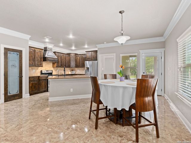 215 County Road 3829, San Antonio, TX 78253