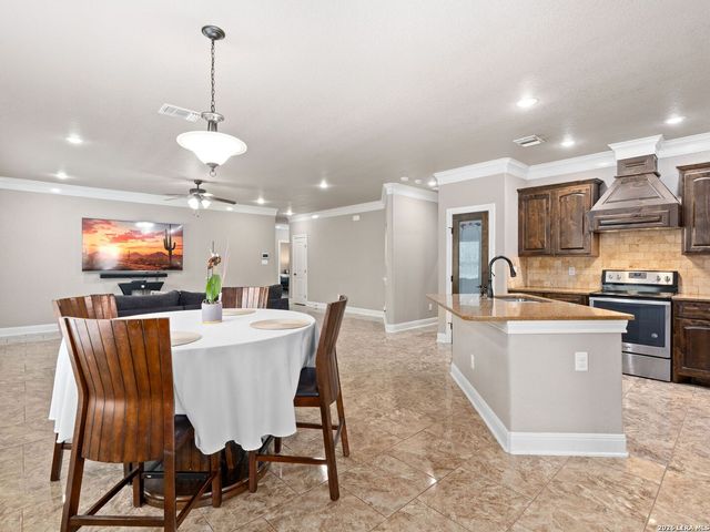 215 County Road 3829, San Antonio, TX 78253