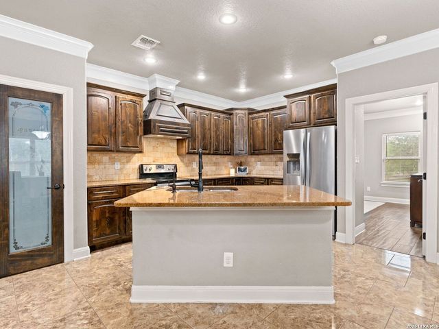 215 County Road 3829, San Antonio, TX 78253