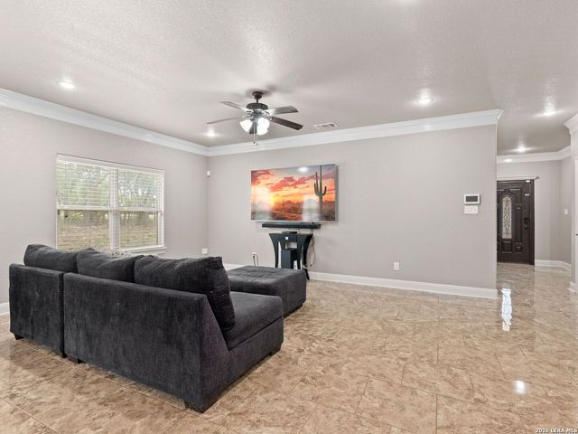 215 County Road 3829, San Antonio, TX 78253