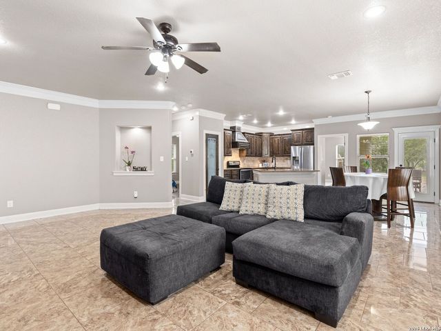 215 County Road 3829, San Antonio, TX 78253