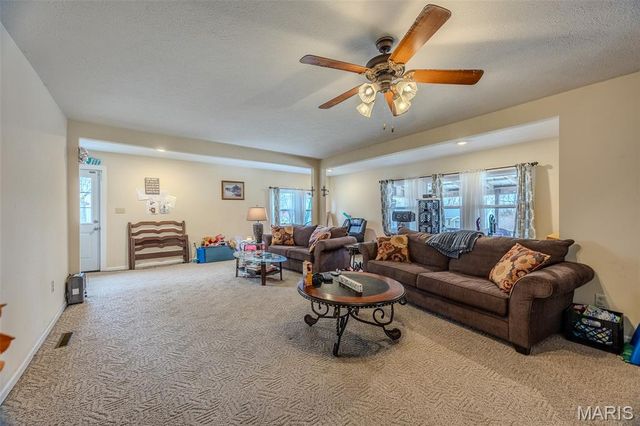 588 Locust Street, Lebanon, MO 65536