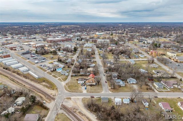 588 Locust Street, Lebanon, MO 65536