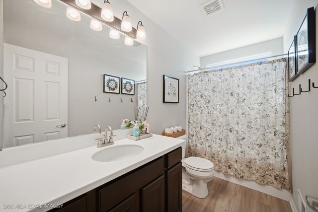 1816 Wellington Drive, Joliet, IL 60431