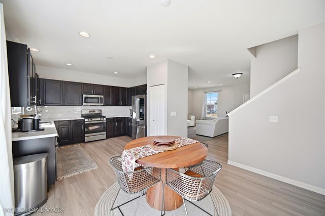 1816 Wellington Drive, Joliet, IL 60431