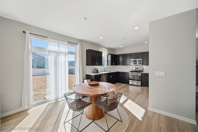 1816 Wellington Drive, Joliet, IL 60431