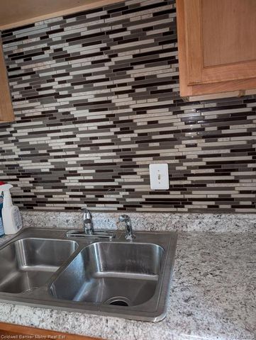 605 Nebraska Avenue, Pontiac, MI 48341