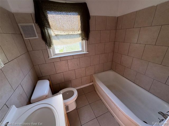 605 Nebraska Avenue, Pontiac, MI 48341