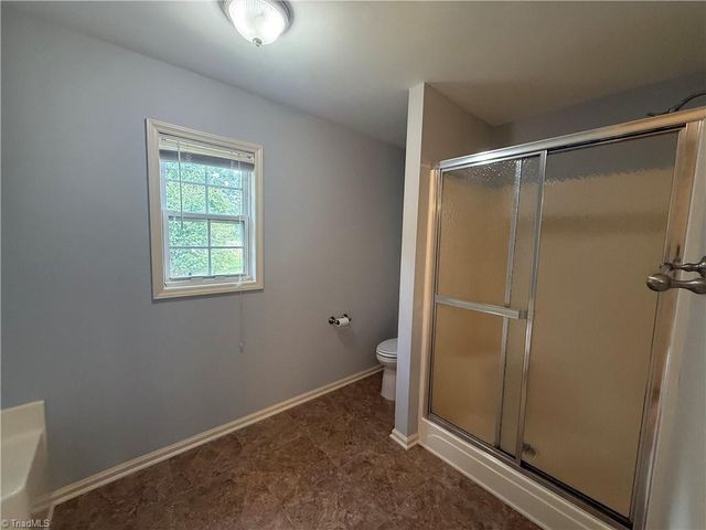 2017 Pembrooke Forest Drive, Winston-salem, NC 27106