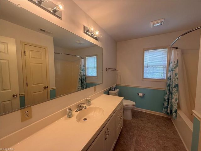2017 Pembrooke Forest Drive, Winston-salem, NC 27106