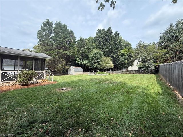 2017 Pembrooke Forest Drive, Winston-salem, NC 27106