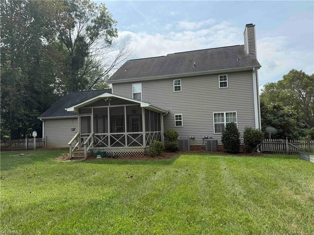 2017 Pembrooke Forest Drive, Winston-salem, NC 27106