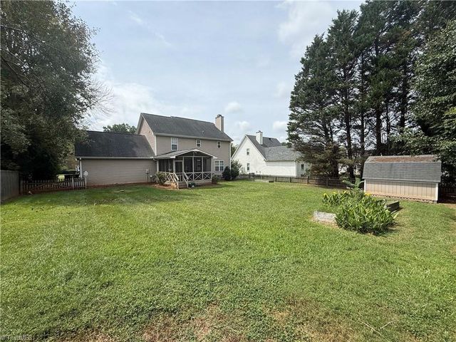 2017 Pembrooke Forest Drive, Winston-salem, NC 27106