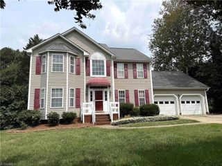 2017 Pembrooke Forest Drive, Winston-salem, NC 27106