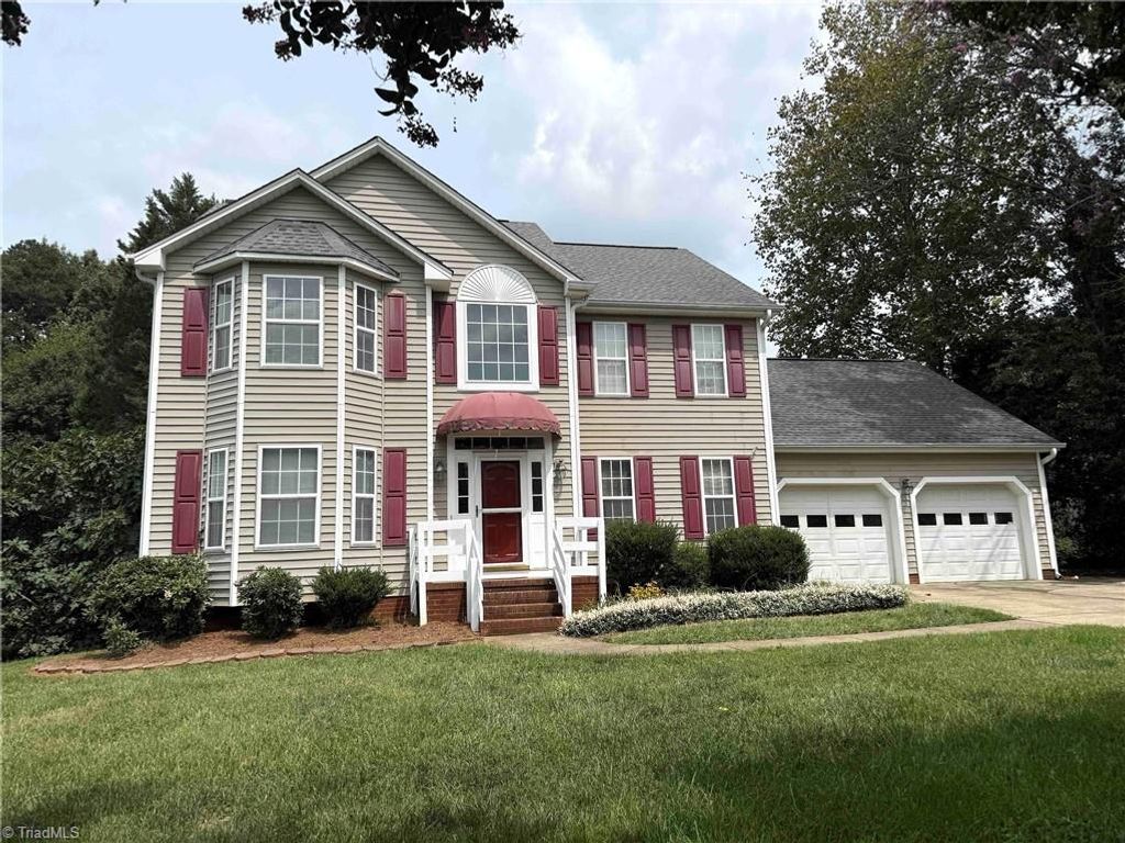 2017 Pembrooke Forest Drive, Winston-salem, NC 27106