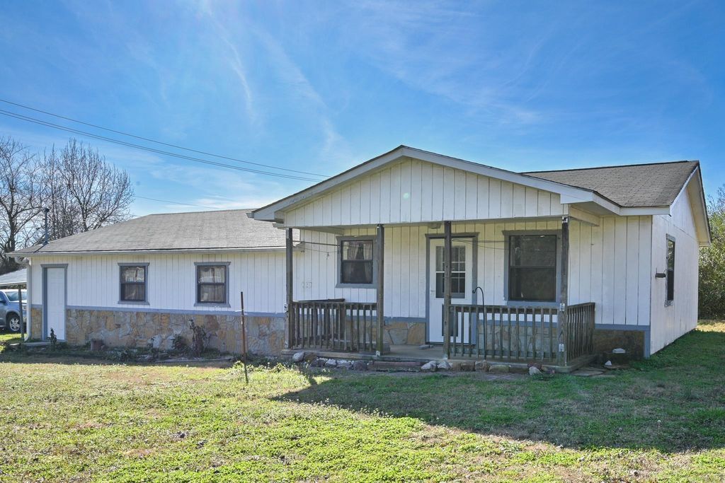 201 Church Ave, Mena, AR 71953