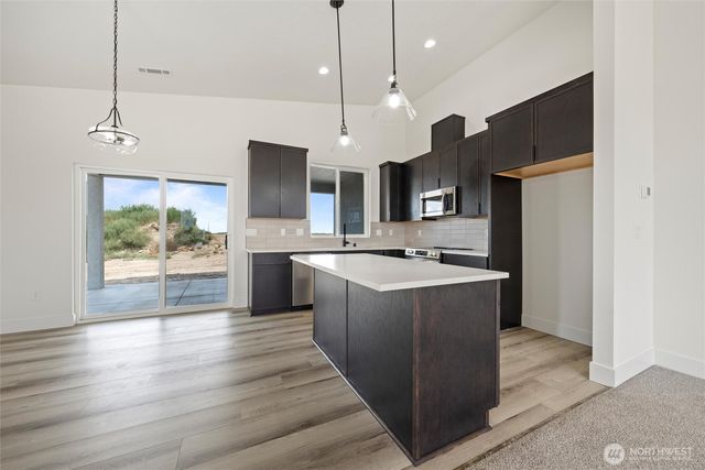 1239 E Mt Hood Street, Othello, WA 99344