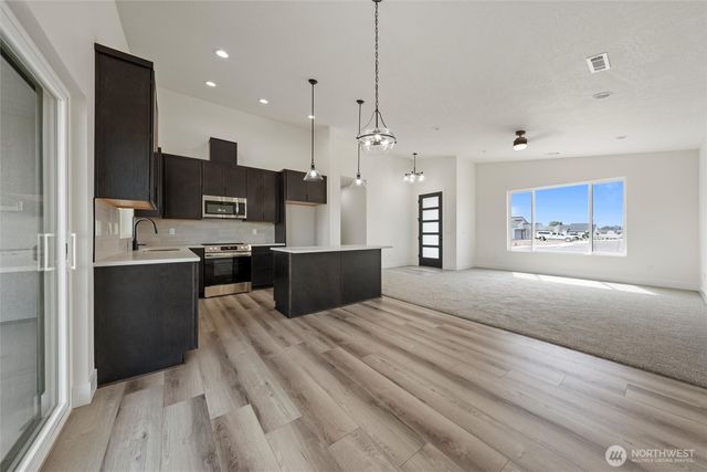 1239 E Mt Hood Street, Othello, WA 99344