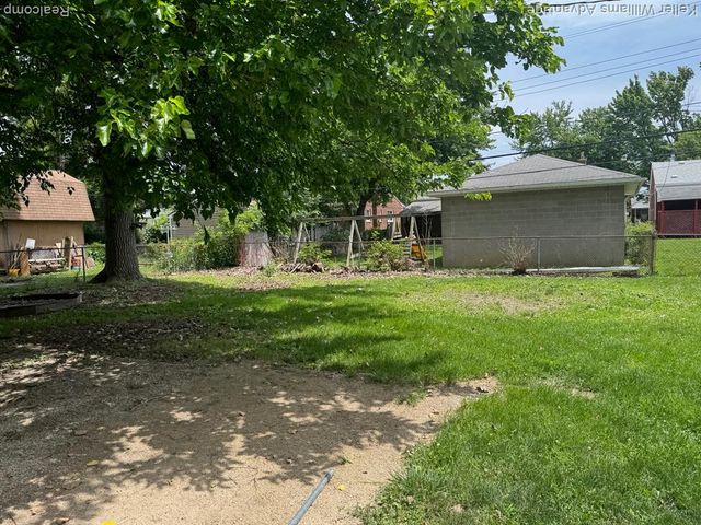 25858 Leach Street, Roseville, MI 48066