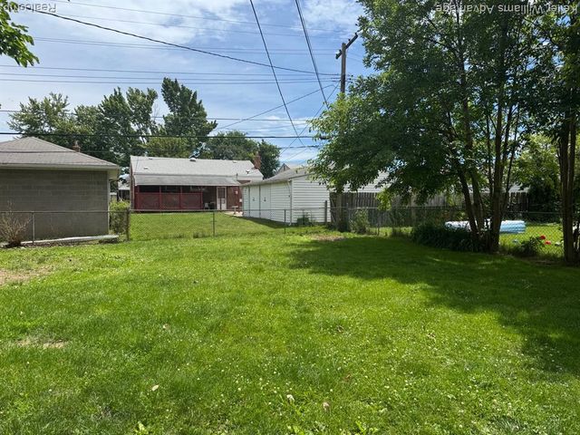 25858 Leach Street, Roseville, MI 48066