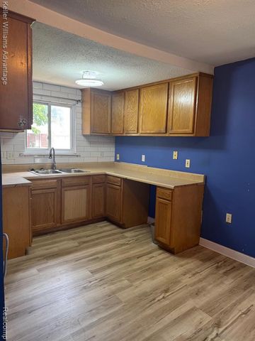 25858 Leach Street, Roseville, MI 48066