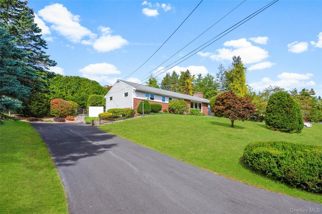 46 Skyview Drive, Poughkeepsie, NY 12603