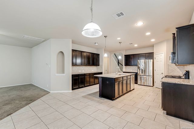 8715 DOVE OAK LN, San Antonio, TX 78254