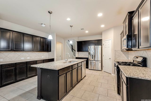 8715 DOVE OAK LN, San Antonio, TX 78254