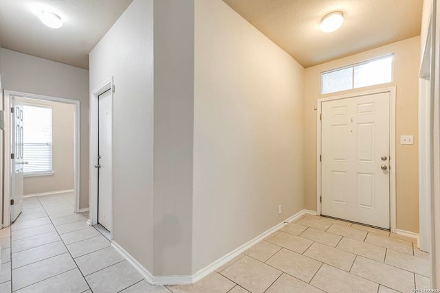 8715 DOVE OAK LN, San Antonio, TX 78254