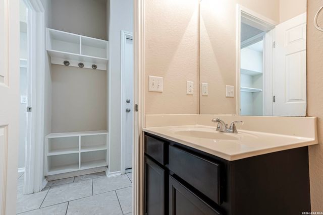 8715 DOVE OAK LN, San Antonio, TX 78254