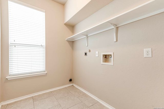 8715 DOVE OAK LN, San Antonio, TX 78254