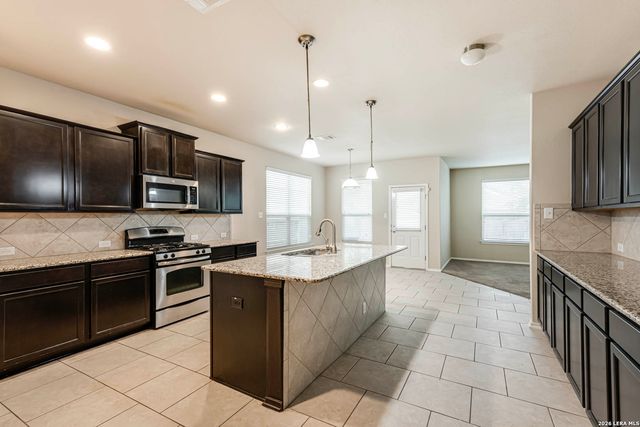 8715 DOVE OAK LN, San Antonio, TX 78254