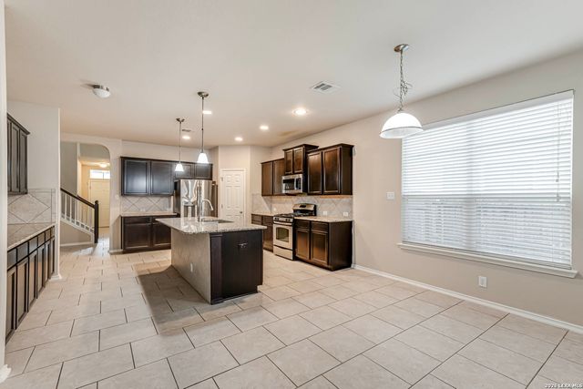 8715 DOVE OAK LN, San Antonio, TX 78254