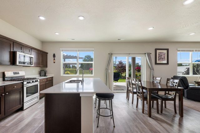 10019 W White Ln, Cheney, WA 99004
