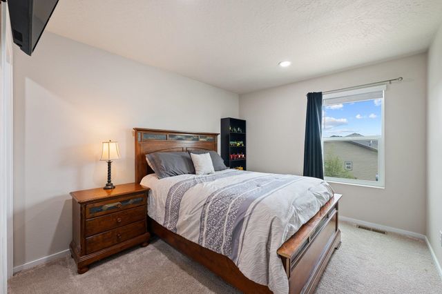 10019 W White Ln, Cheney, WA 99004