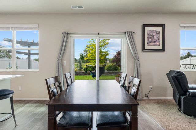 10019 W White Ln, Cheney, WA 99004