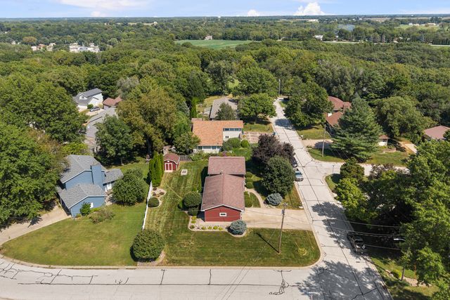 126 W 28th Avenue, Coal Valley, IL 61240