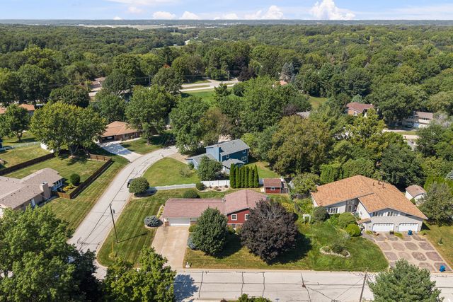 126 W 28th Avenue, Coal Valley, IL 61240