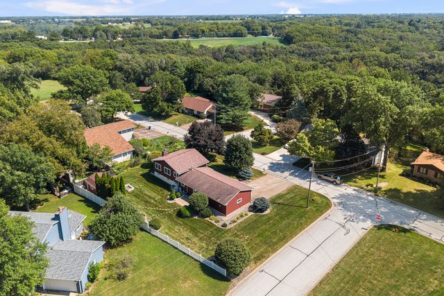 126 W 28th Avenue, Coal Valley, IL 61240