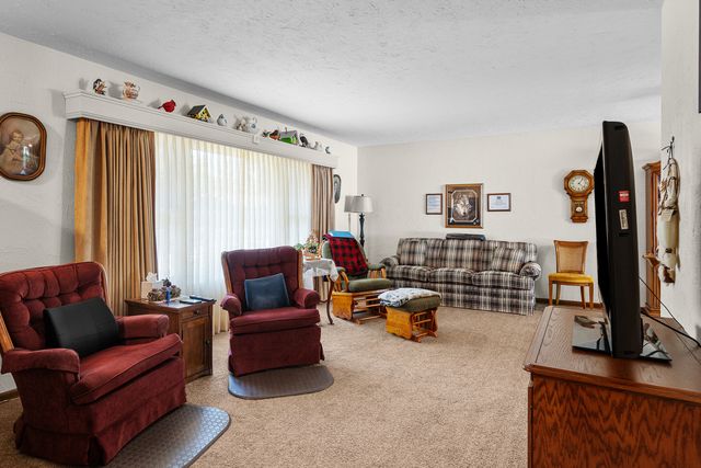 126 W 28th Avenue, Coal Valley, IL 61240