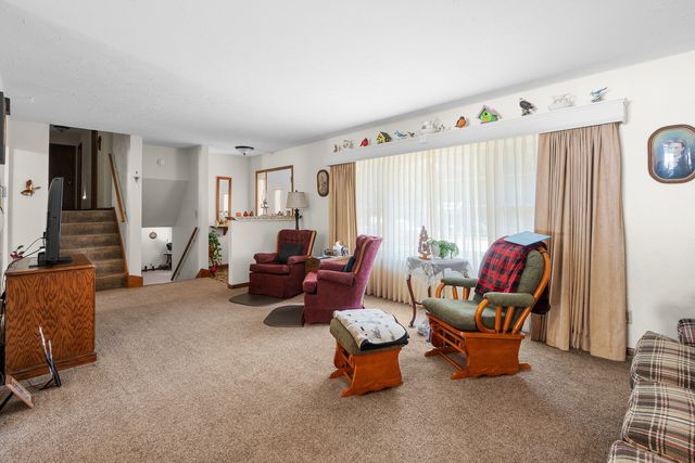 126 W 28th Avenue, Coal Valley, IL 61240