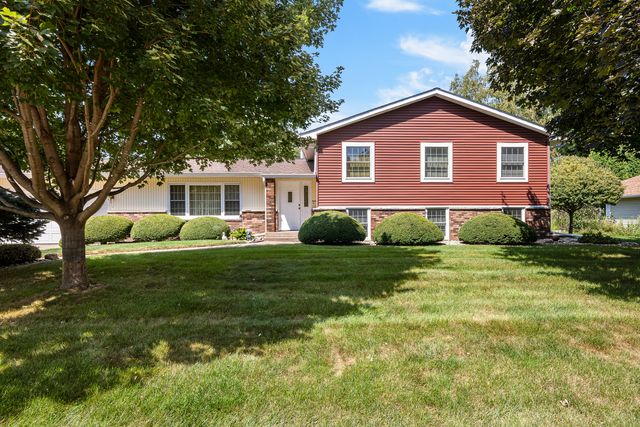 126 W 28th Avenue, Coal Valley, IL 61240