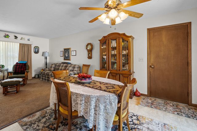 126 W 28th Avenue, Coal Valley, IL 61240