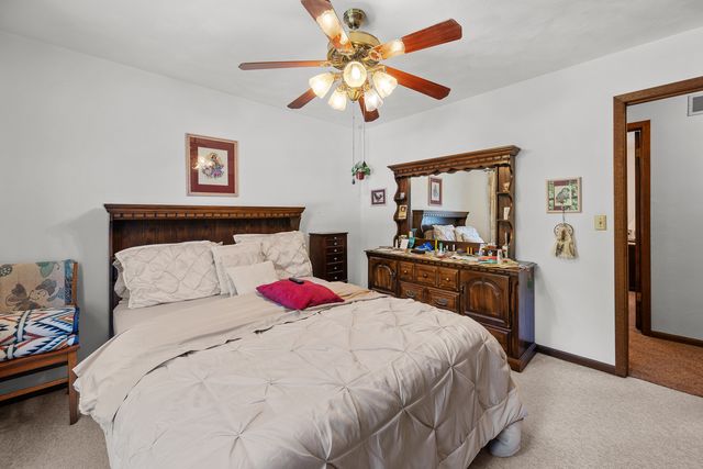 126 W 28th Avenue, Coal Valley, IL 61240