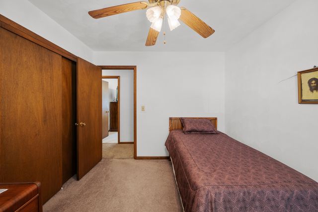 126 W 28th Avenue, Coal Valley, IL 61240