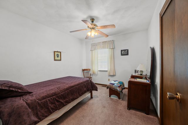 126 W 28th Avenue, Coal Valley, IL 61240