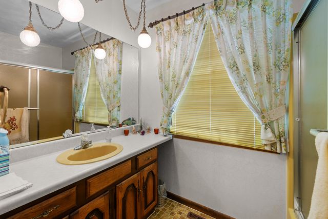 126 W 28th Avenue, Coal Valley, IL 61240