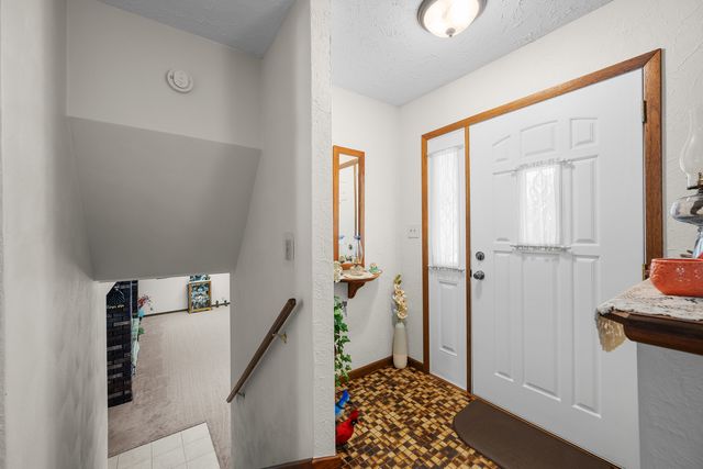 126 W 28th Avenue, Coal Valley, IL 61240