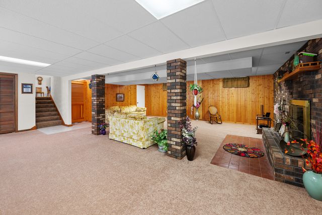 126 W 28th Avenue, Coal Valley, IL 61240